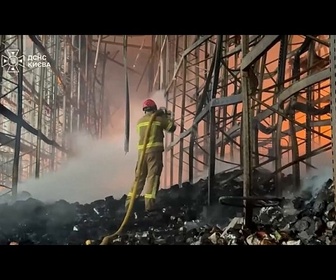 Replay Des incendies ravagent Kyiv après une attaque russe de missiles et drones