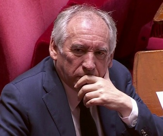 Replay C dans l'air - Bayrou : premiers pas... premières bourdes ?