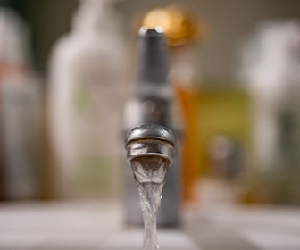 Replay L'eau sacrifiée au nom du profit ? - ARTE Europe l'Hebdo