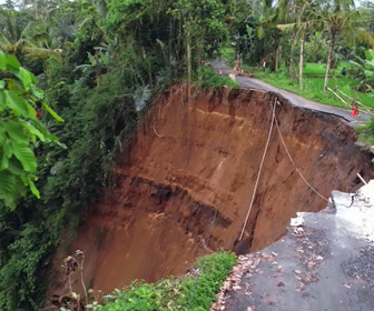 Replay Les 10 catastrophes qui ont marqué la planète - S3E3 - Glissements de terrain
