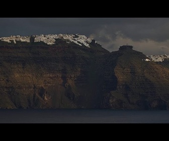 Replay Sur l'île grecque de Santorin, des nouvelles mesures de sécurité face aux risques sismiques