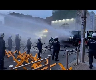 Replay Agriculteurs de l'UE protestent et affrontent la police à Bruxelles contre l'accord UE-Mercosur