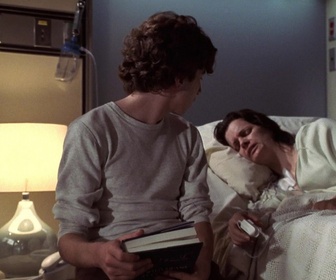 Replay Dr House - S01 E06 - Une mère à charge