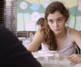 Replay Les Bracelets rouges - S01 E06 - Un dimanche à l'hôpital
