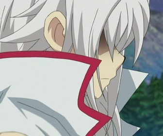 Replay Beyblade Burst - Lùinor vs Spryzen