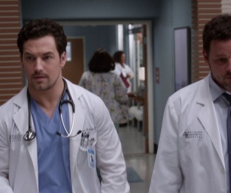 Replay Grey's anatomy - S15 E18 - Deux salles, deux ambiances