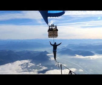 Replay No Comment : des slackliners se balancent entre des montgolfières à 2 500 mètres d'altitude