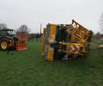 Replay 100 jours avec les dépanneurs de l'autoroute - S2E5 - Quand la grue de 40 tonnes bascule