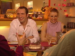 Replay Un gars, une fille - S4E53 - Essayent de caser Jeannette