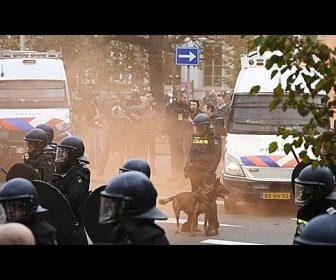 Replay La police affronte l'extrême droite à un rassemblement anti-immigration à La Haye