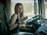 Replay Les routiers : profession chauffeur poids lourd - S3E5 - Ours du Jura et Laure