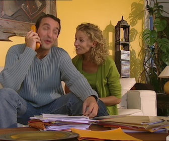 Replay Un gars, une fille - S3E42 - Dans le salon (3)