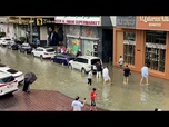 Replay Émirats arabes unis : inondations à Charjah, la pluie bloque le trafic